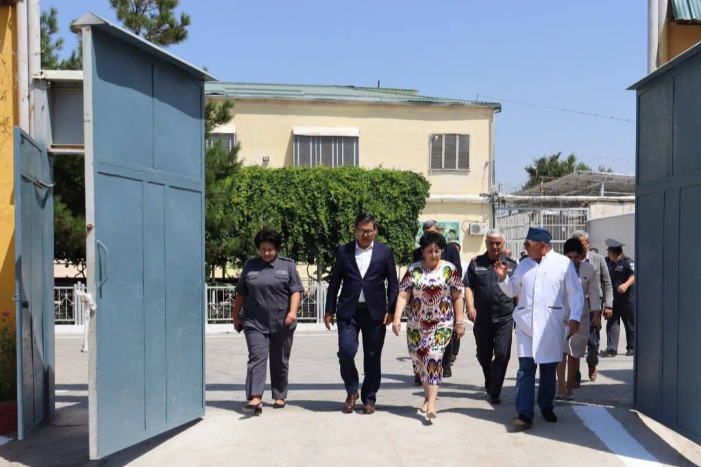 Onlayn anal jinsiy aloqa bilan tolangan taksi haydovchisi bilan porno