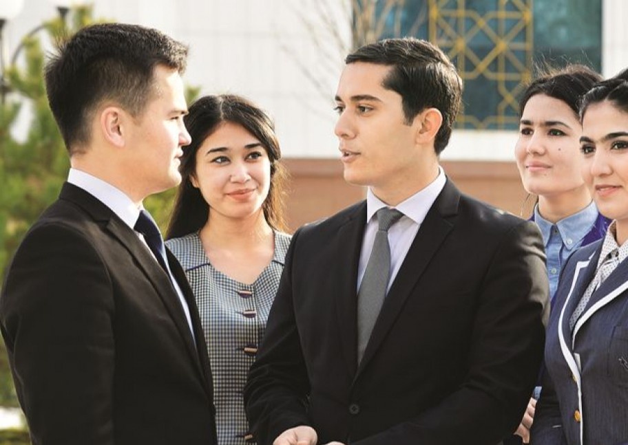 Kefirda yalangoch qizlar