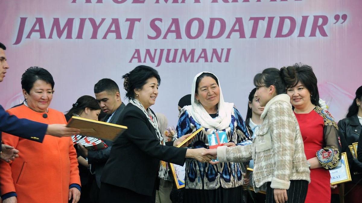 Nijniy Novgorodlik intiluvchan svingerlarning uy qurilishi videosi