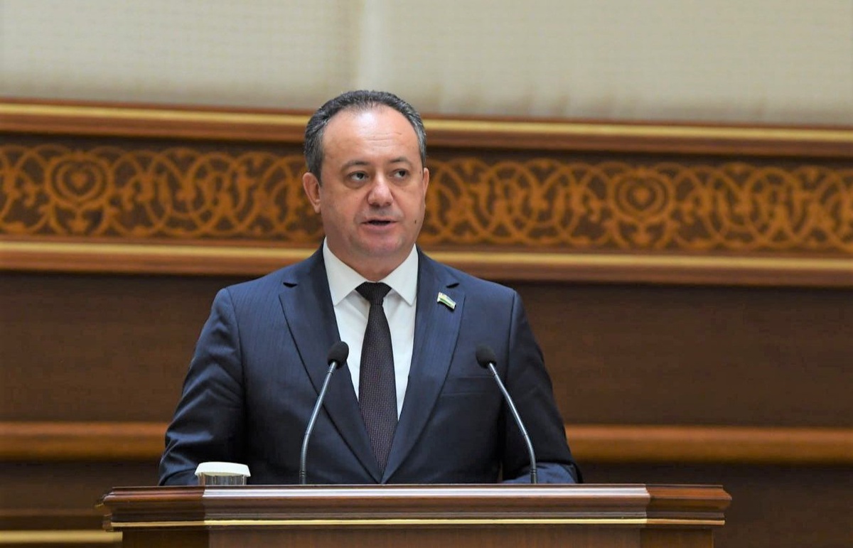 Ular chuqur oral seks dan jum