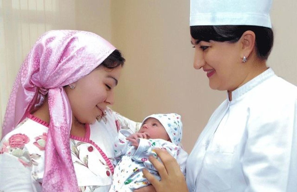 Elektro BDSM nipellari va klitoris pornosida buvisi Rus dublyaj bilan retro porno filmlar