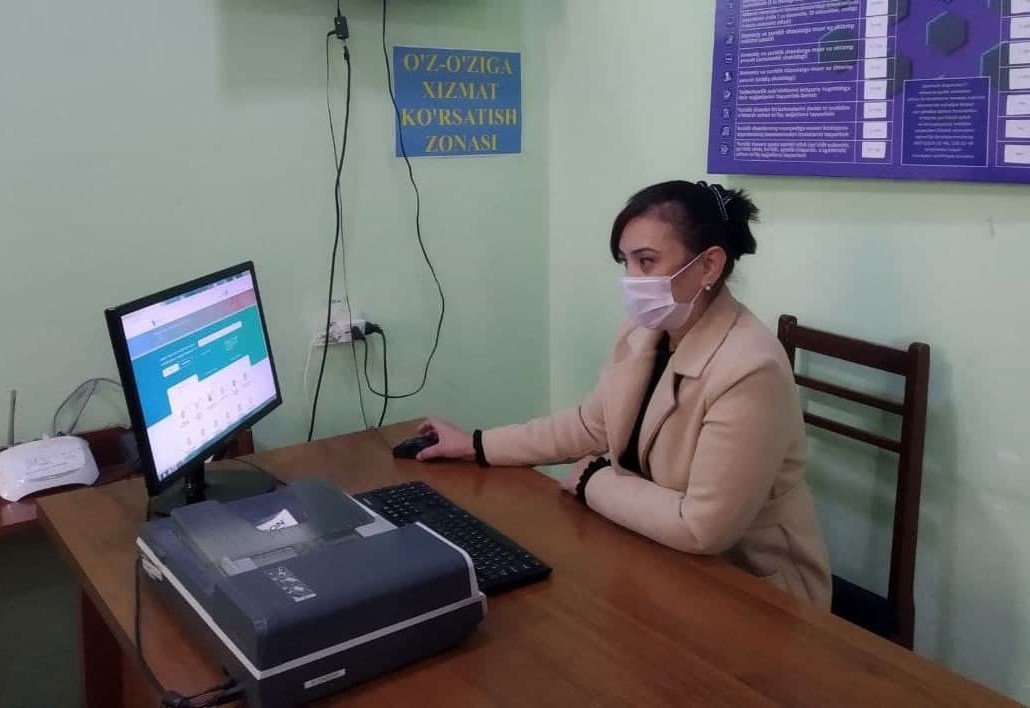 Bir teshikda uchta qora xoroz Ikki sikli erkaklar porno