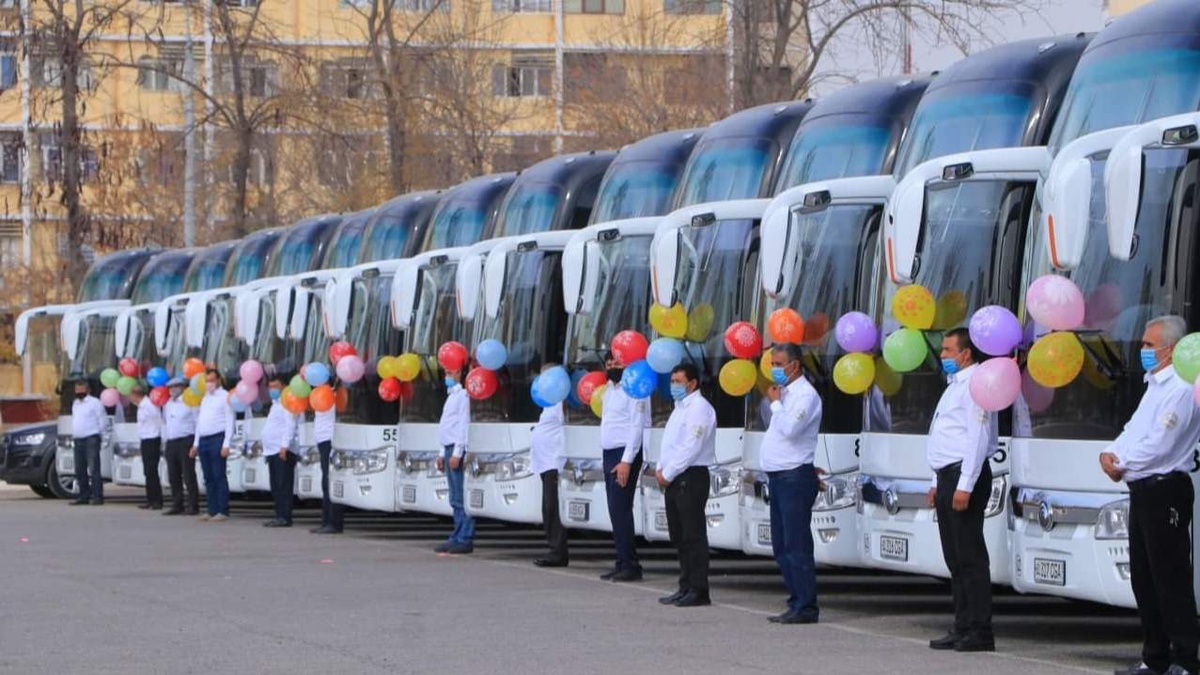 Men sizga yalangoch dumbamning suratini korsataman.