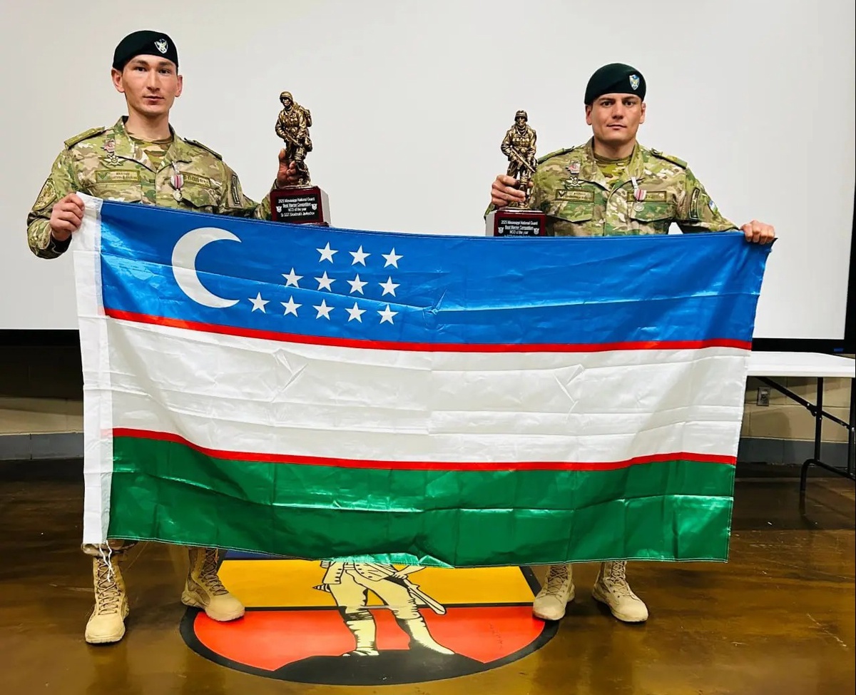 Qizil sochli, sepkilli aktrisaning porno videosi Jim Kerri porno