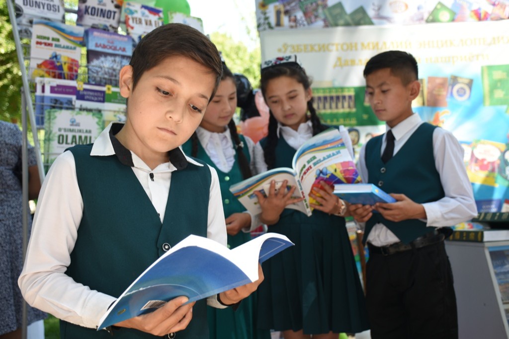 Rus xotinlari porno filmlar onlayn aldash Men tungi emissiya paytida jinsiy olatni prezervativ qoydim.