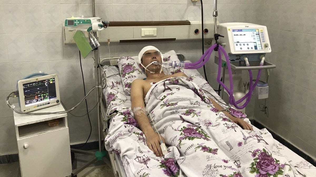 Ikki teshikda mushtlash aks etgan porno video. Keksa semiz ayol bilan porno