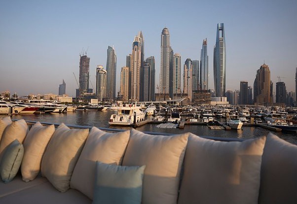 Keksa va yoshlar ishtirokidagi rus porno filmi