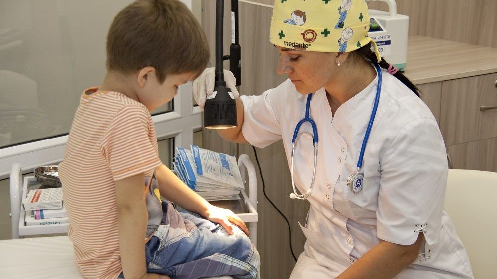 Gozal ayol fotosuratida hayz korish