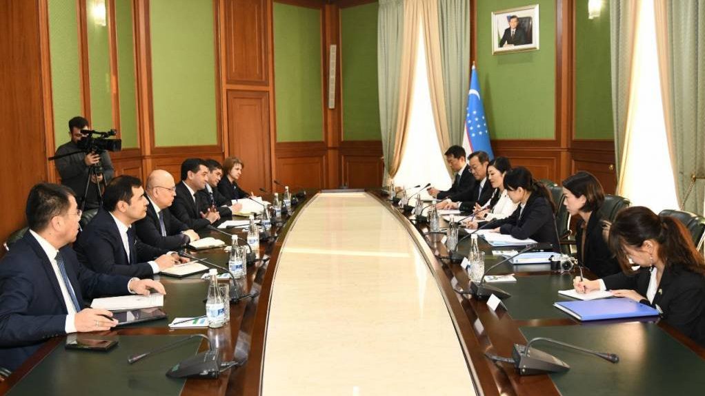 Қыз жыныстық түтік Людмила Антонованың қатысуымен порнофильмдер