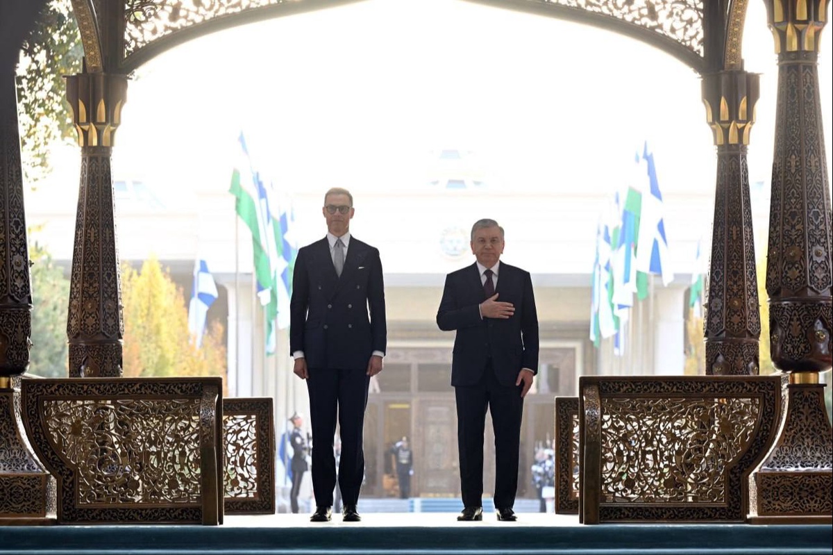 Пенисаға домаланған шарлармен жыныстық қатынас