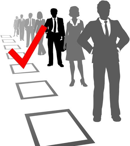 Korporativ ziyofatda qizlar yalangochlandi (video)