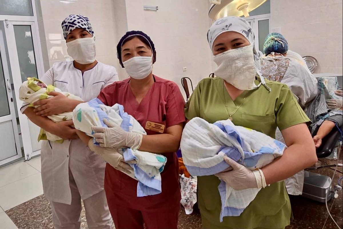 Ular internetda rus pornosini aylana boshladilar. Qizlarning sexy yalangoch rasmlari