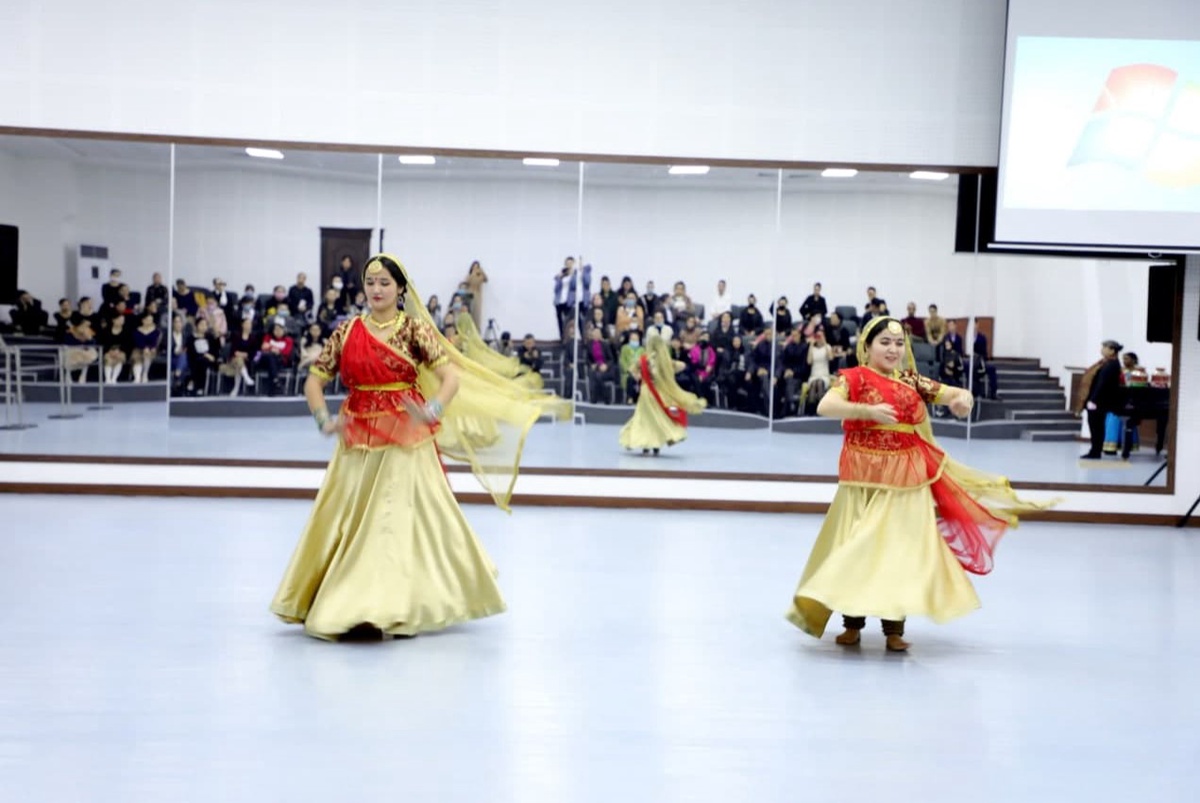 Onalarning eshaklari va mushuklari