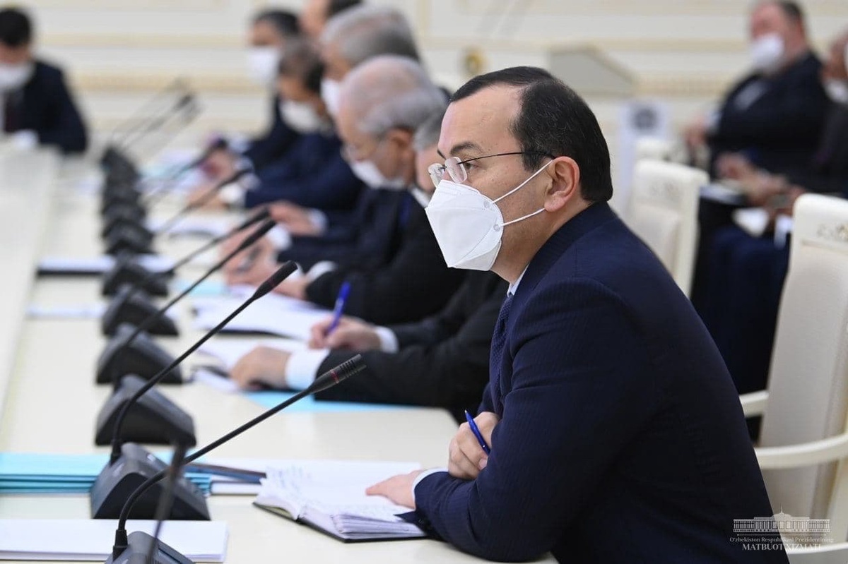 Ular uni mast holda uyiga sudrab olib kelishdi va sikishdi