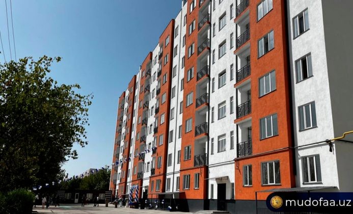 Qora paypoqli busty qoramagiz bilan jinsiy aloqa video