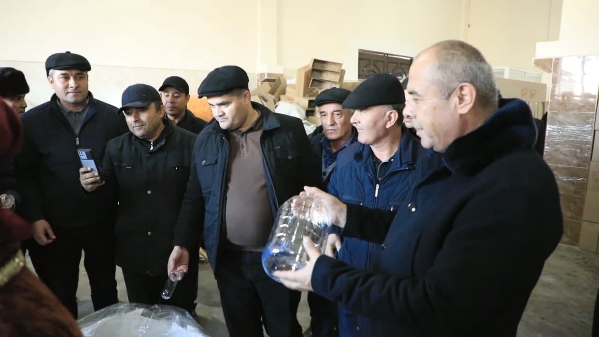 Semiz odamning qolini jerking