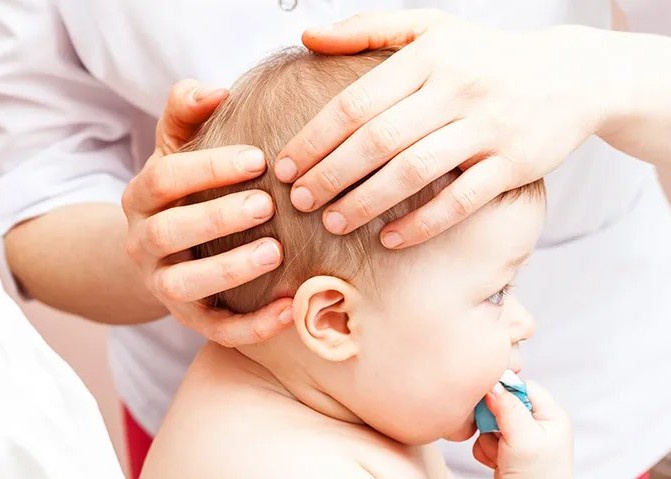 Chaqaloq sindirilgan va butunlay axlat kabi sikilgan