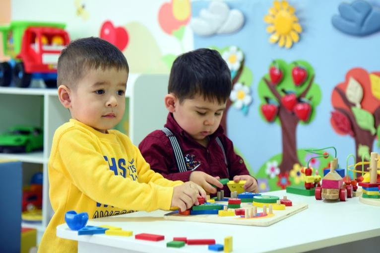 Qizning eshak jinsiy aloqada uzun dildo Svinger jinsiy aloqa partiyasi