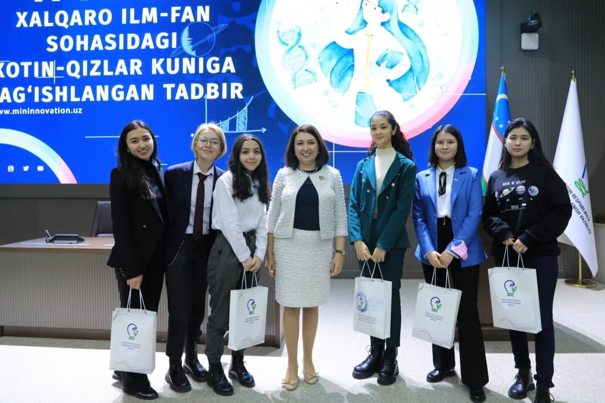 Turli millatdagi ayollar qinlarining fotosuratlari