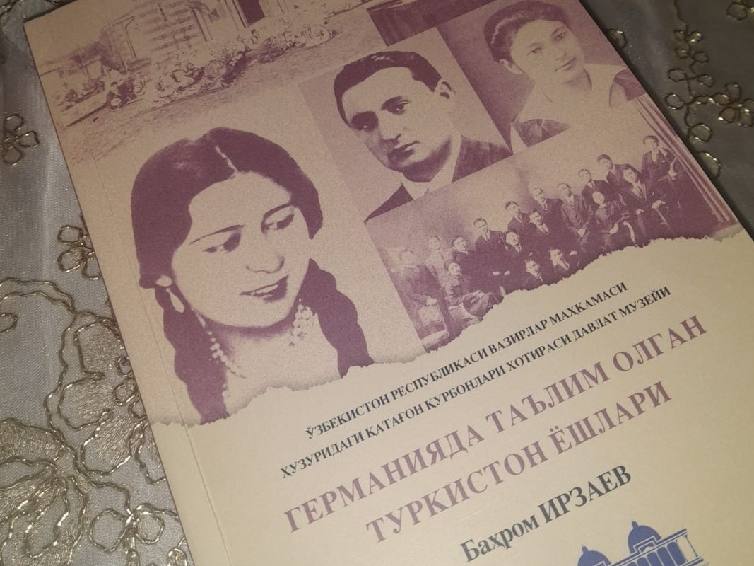 Yigitlar aslida yashirincha oz kvartirasida ayollarni olib ketishadi.