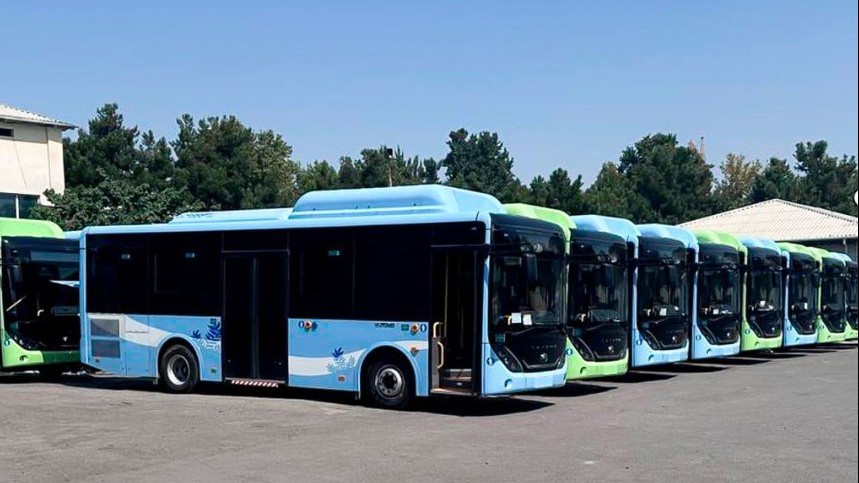 Maxsus plyajdagi qizlarning fotosuratlari