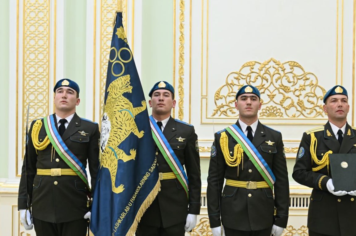 Kirish fotosuratidagi yalangoch ayollar