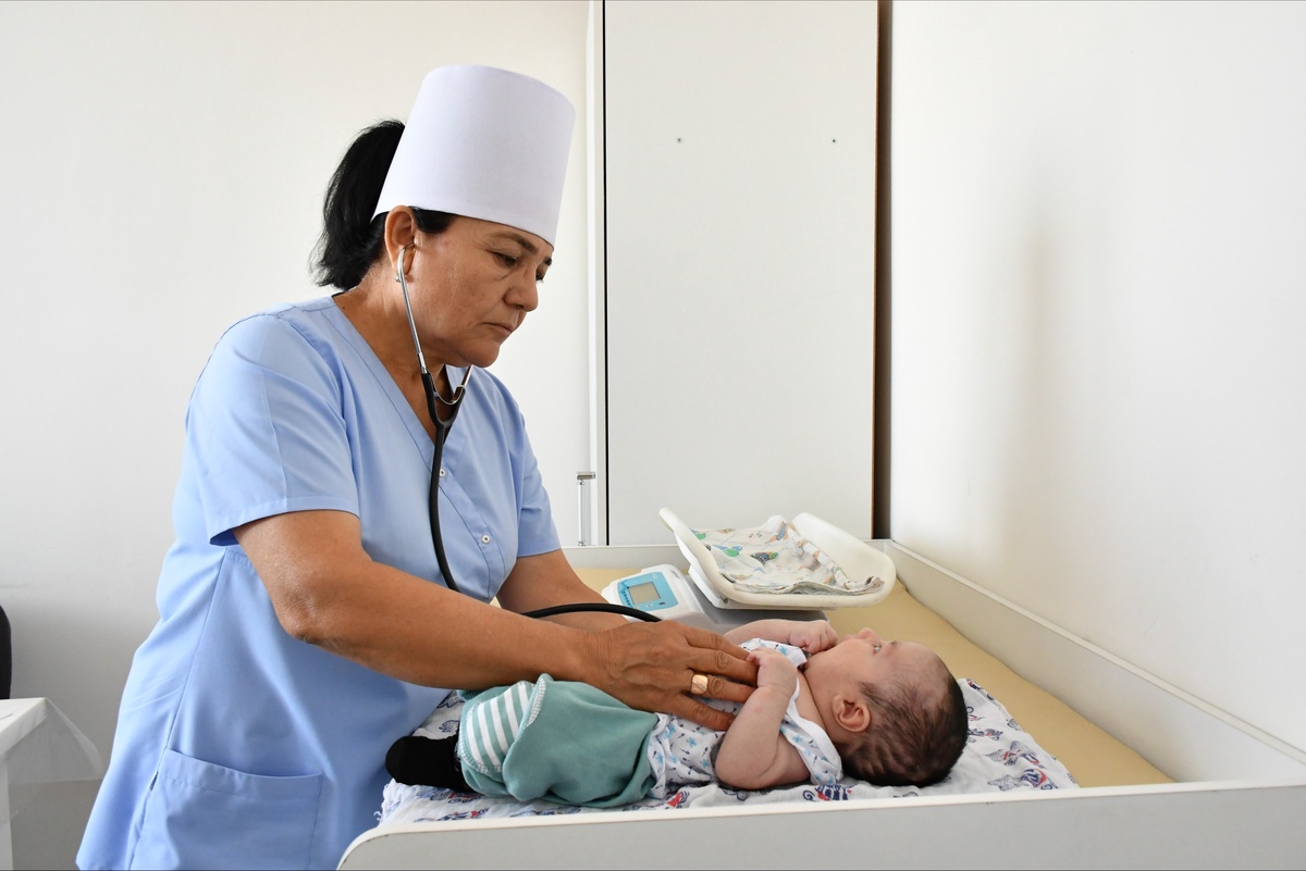 Tatuirovka qilingan osiyolik ayol bilan porno