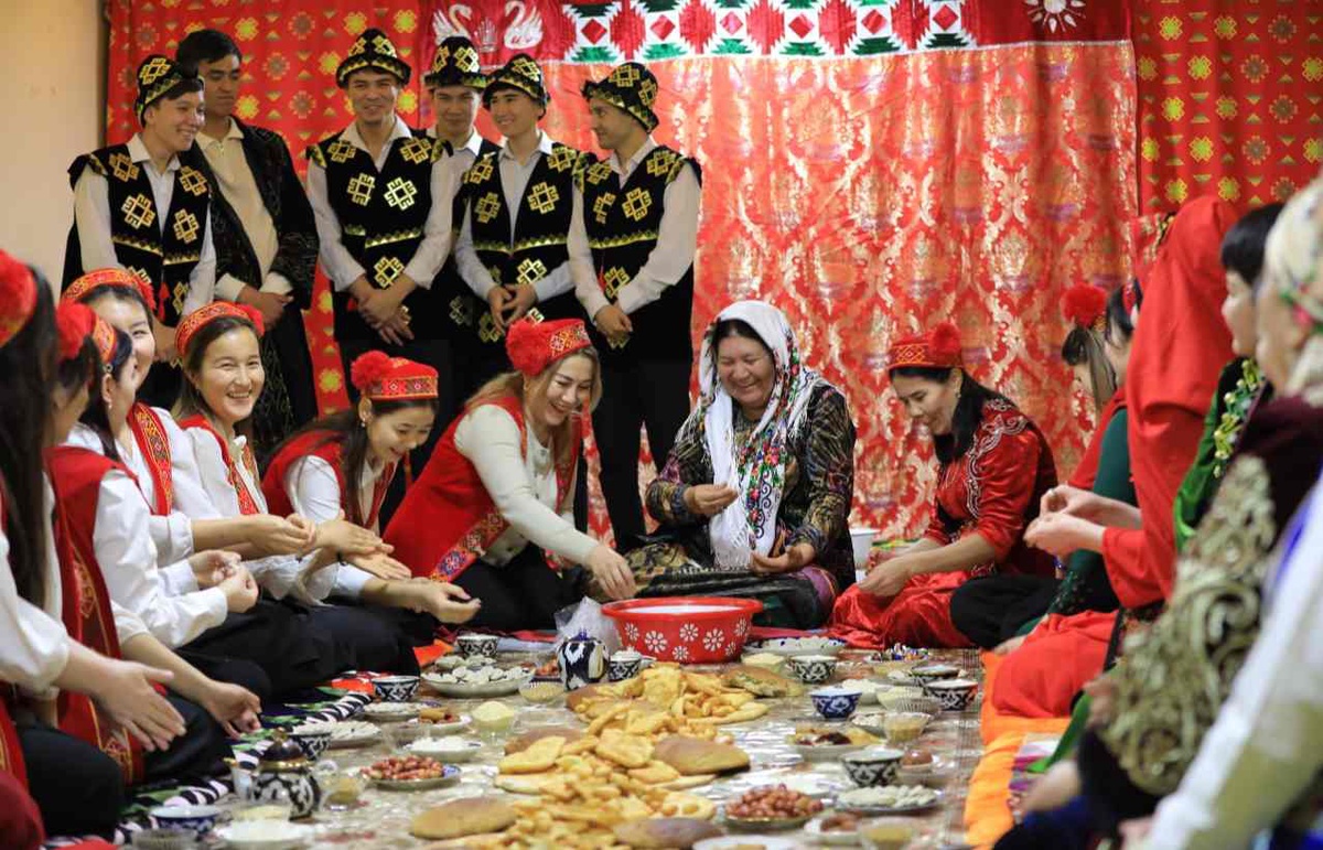 Alenkaning Sankt-Peterburgda Tolik tomonidan olingan porno suratlari