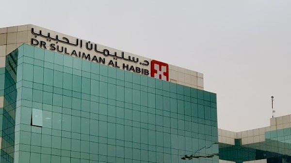 Qiz mashinada onanizm bilan shugullanadi