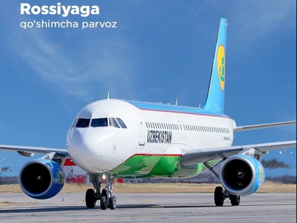 Карли Грей BBC-де жүреді Сексуалды хатшы стриптиз билеп жатыр