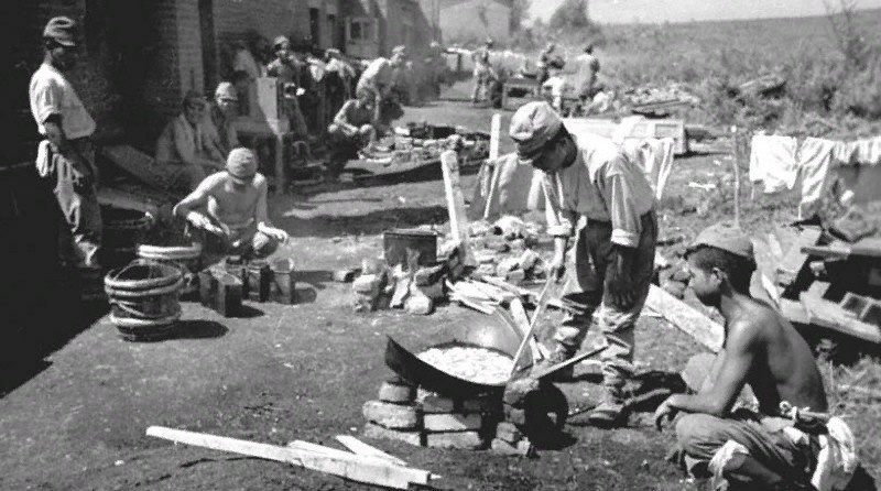 Ruslar qora tanli ayollar ishtirokida porno suratga olishdi.