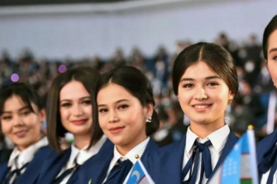 Eshakdagi qishloq qizi