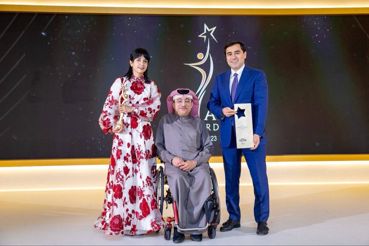 Bir vaqtning ozida ozaro ogiz jinsiy aloqa Golf maydonida guruhbozlik (toliq metrajli porno film)