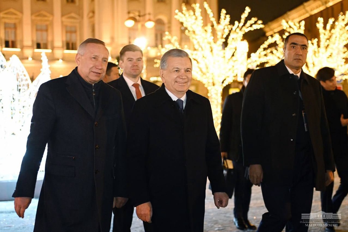 Қисық пішінді 30 жастағы аққұба жігітті жыныстық тәжірибесімен қуантады