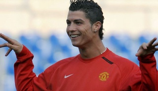 «Манчестер Юнайтед» вылетел из Лиги чемпионов УЕФА и хочет вернуть Криштиану Роналду