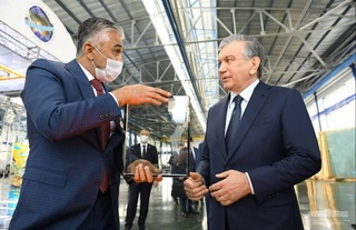 Президент бо корхонаҳо ва корҳои созандагии шаҳрак шинос шуд