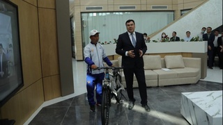 Қорақалпоғистондан Тошкентгача велосипедда келган юртдошимиз тақдирланди