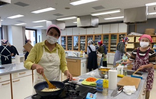 Ўзбекистонлик Маҳбуба Камалова Японияликларига миллий таомларимиз ва урф-одатларимизни ўргатмоқда