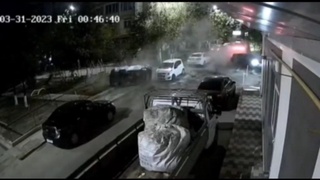 Тошкентда юқори тезликда ҳаркатланган электромобиль 5 та машина билан тўқнашди