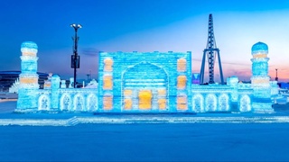 В Китае макет площади Регистана сделали из льда