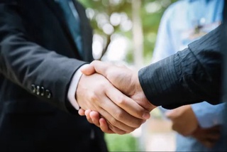 БААда тажрибали ўзбекистонлик ҳайдовчиларни иш билан таъминлашни режа қилмоқда