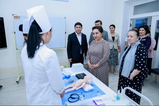 Председатель Сената ознакомилась с деятельностью медицинских учреждений и производственных предприятий города Навои