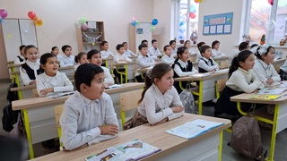 Байрам алдында оқыўшылар қуўанышқа бөленбекте