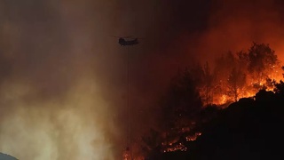 Izmir Airport temporarily suspended operations due to forest fires