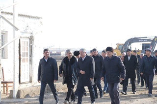 Қоракўл туманида "Янги Ўзбекистон" массивлари  доирасида турар жой ва савдо мажмуаси қурилиш жараёнларига старт берилди