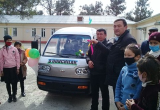 Термиз туманида ўқувчилар учун автомашина топширилди