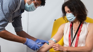 ВОЗ о вакцинации от COVID-19: нужна ли прививка после перенесенной болезни и насколько безопасны вакцины