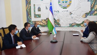 Америка университети профессори Фарғона давлат университетида тадқиқот олиб боради