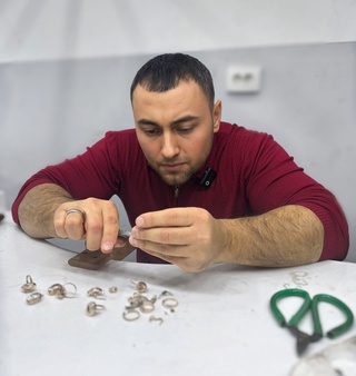 Интервью с ювелиром из Гулистона: Секреты успеха и стремление к развитию ремесел