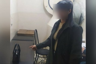 Метрода сумкасида бомба борлигини айтган қиз қамалди